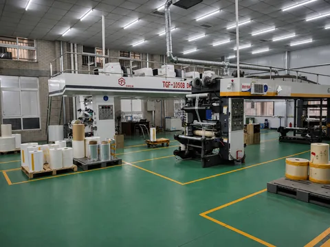 Thiết bị sản xuất bao bì và các cuộn vật liệu