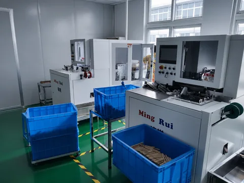 Thiết bị sản xuất cùng các bộ phận sản phẩm ngành lưu trú trong thùng chứa